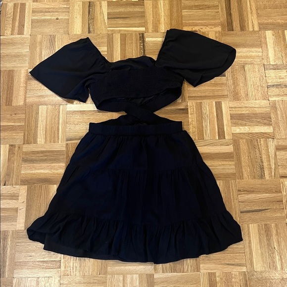 Leani Elegant Black Dress with Ruffled Sleeves size small. - Picture 6 of 9